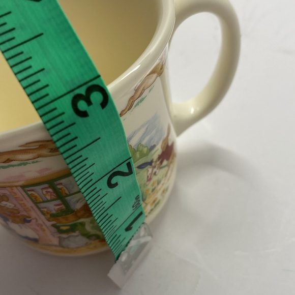 Vintage Bunnykins child’s two handled mug by Royal Doulton. - Picture 10 of 10